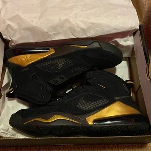 Jordan mars 270 black and gold size 8.5